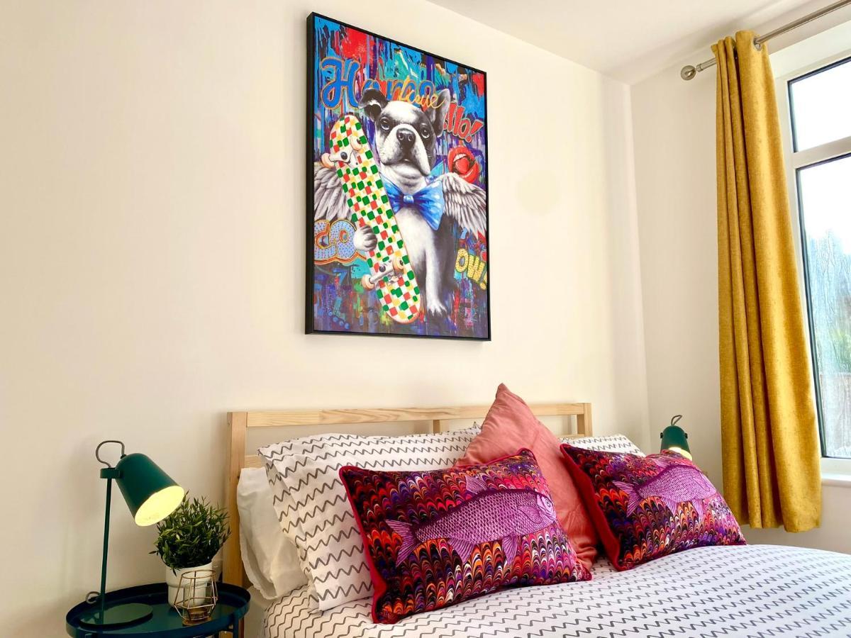 Brand New 2022 Beautiful & Stylish 2 Bedroom Apartment! - 5 Minute Walk To The Best Beach! - Great Location - Free Parking - Fast Wifi - Smart Tv - Sleeps Up To 4! Close To Bournemouth & Poole Town Centre & Sandbanks Eksteriør billede