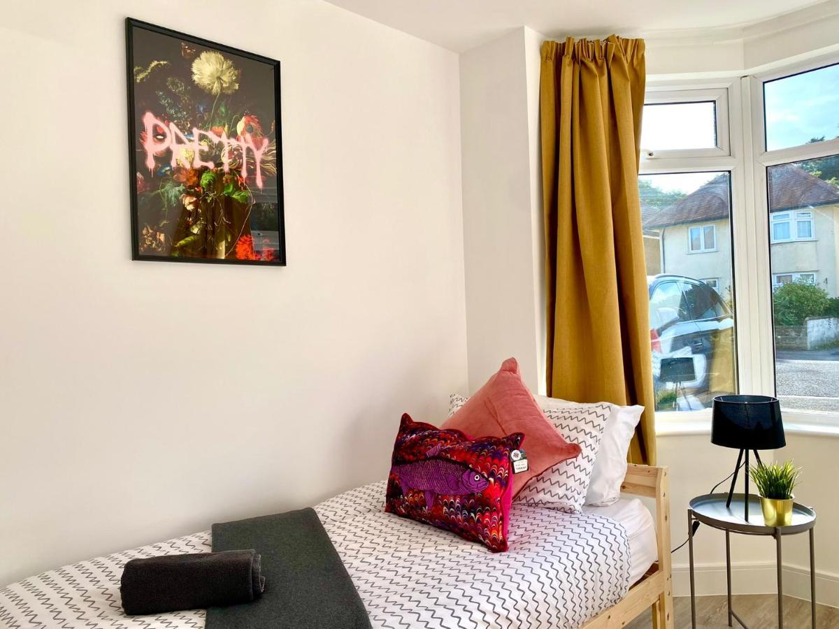 Brand New 2022 Beautiful & Stylish 2 Bedroom Apartment! - 5 Minute Walk To The Best Beach! - Great Location - Free Parking - Fast Wifi - Smart Tv - Sleeps Up To 4! Close To Bournemouth & Poole Town Centre & Sandbanks Eksteriør billede